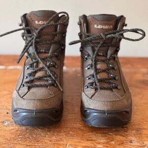 Lowa Women’s Brown Waterproof Hiking Boots Size 6